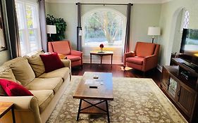 State Street Cottage, Suite 2
